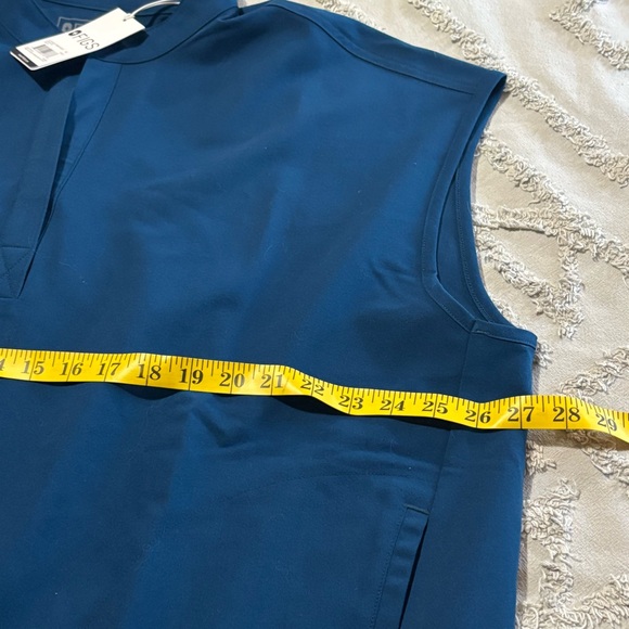 Figs Rafaela Three Pocket Scrub Top size XL - Picture 7 of 9